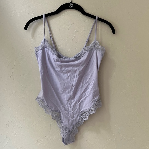 SKIMS Tops - SKIMS FITS EVERYBODY LACE CAMI BODYSUIT JUPITER S